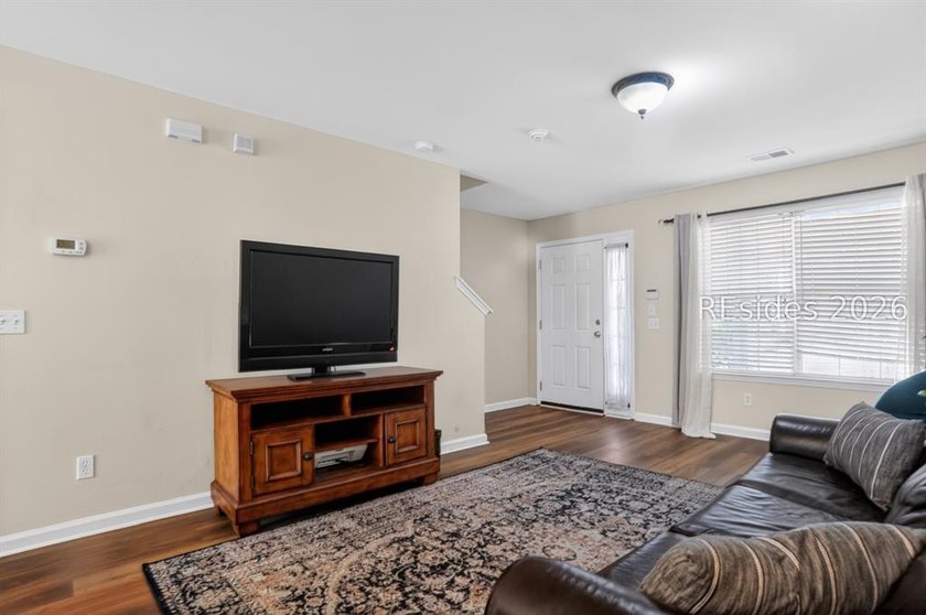Exceptional 2 Master Bedroom Townhome in the amenity rich - photo 7