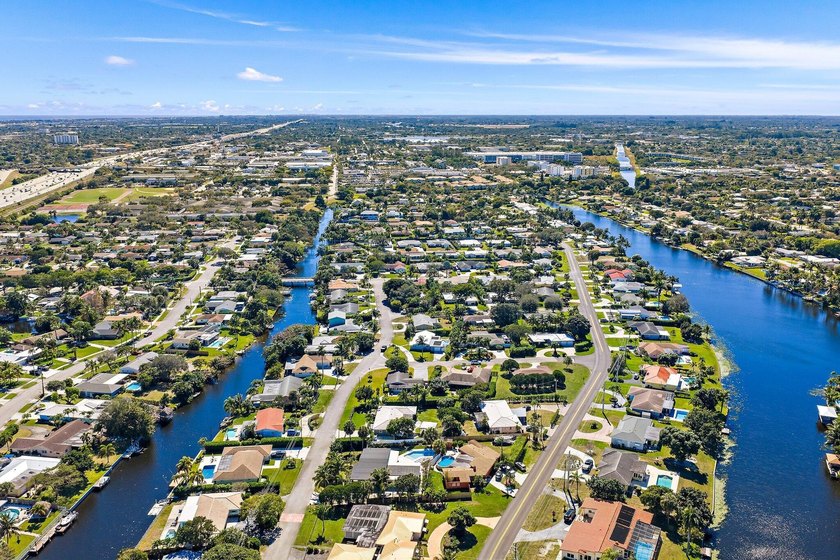 Positioned on an oversized corner lot in Lake Clarke Shores - photo 44