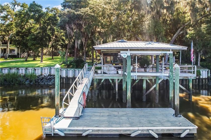 Private Deep Water Dock with Lift and Screened area. Nestled - photo 48