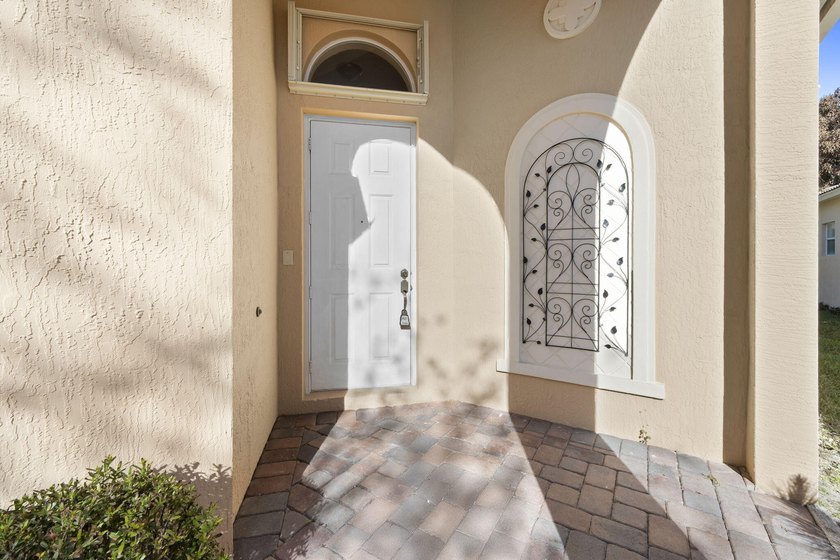 Enjoy privacy and comfort in this 3BR/2BA home with a 2-car - photo 4