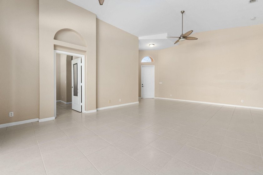 Enjoy privacy and comfort in this 3BR/2BA home with a 2-car - photo 8