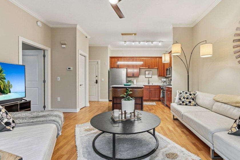 Modern Luxury with European Charm - Fully Updated *Unicorn* Unit - photo 8