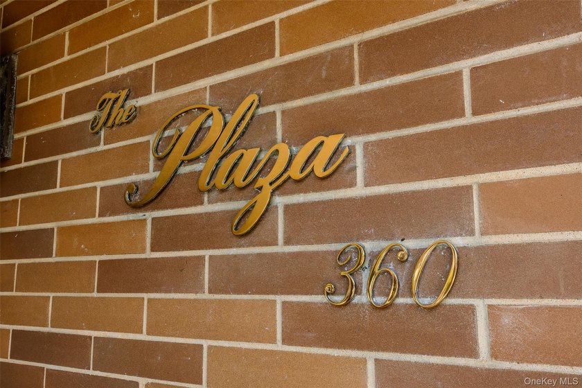 Welcome to this beautifully maintained 24- hour doorman building - photo 2