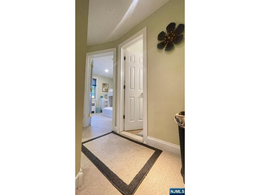 Introducing a beautiful totally renovated 2 bed rooms apartment - photo 2