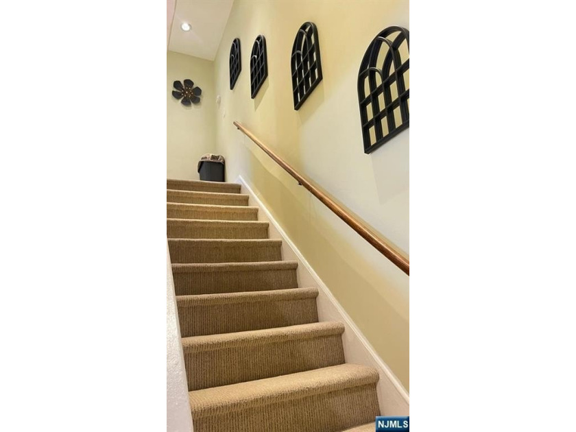 Introducing a beautiful totally renovated 2 bed rooms apartment - photo 5