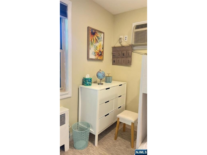 Introducing a beautiful totally renovated 2 bed rooms apartment - photo 7