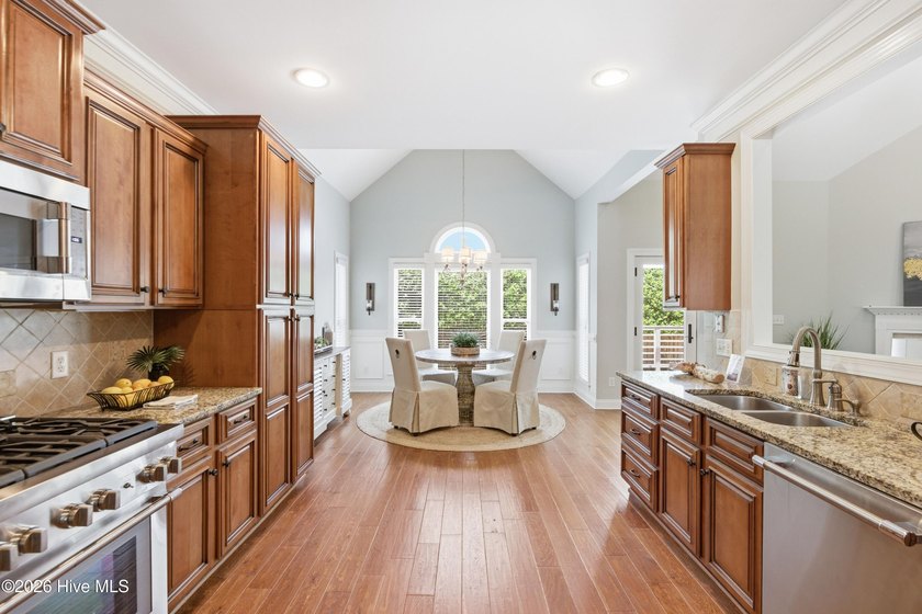 Welcome Home to this beautiful, 3 bedroom, 3 bath home located - photo 24