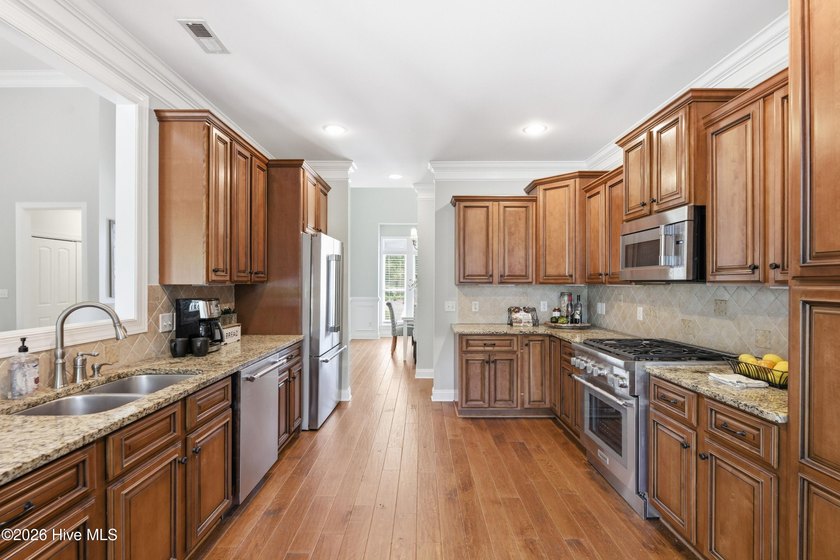Welcome Home to this beautiful, 3 bedroom, 3 bath home located - photo 26