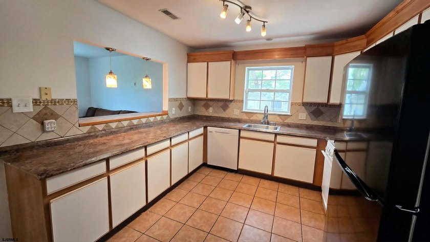 Welcome to 130 Folsom Avenue! This well-maintained 3 bedroom, 2 - photo 7