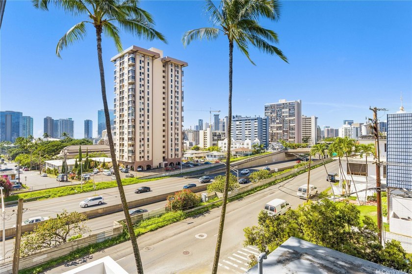 Welcome to Town House unit #211, located in the heart of Makiki - photo 12