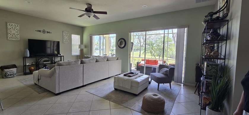 Welcome to 195 NW Willow Grove Avenue. As you approach this Key - photo 16