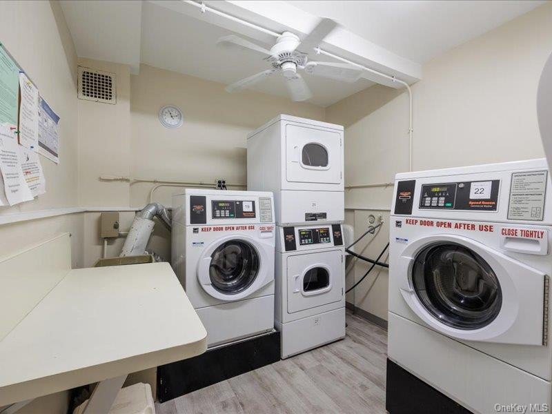 Top floor, Elevator building. Real spacious 2-bedroom 2 bath - photo 21