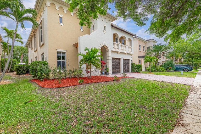 Welcome to Worthington Estates, an exclusive gated enclave of - photo 3