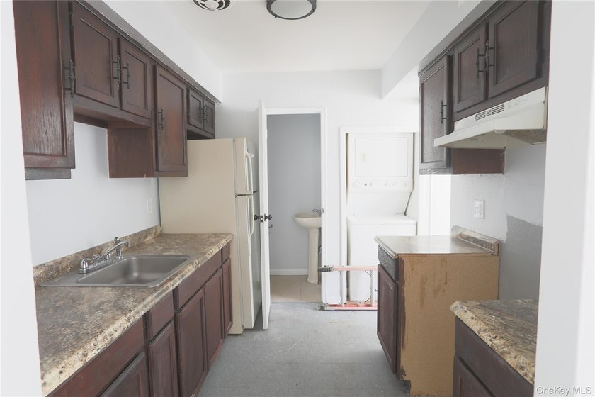 2 Bedroom, 1 1/2 Baths,,,, Attached Pud. (Looks Like a Condo - photo 9