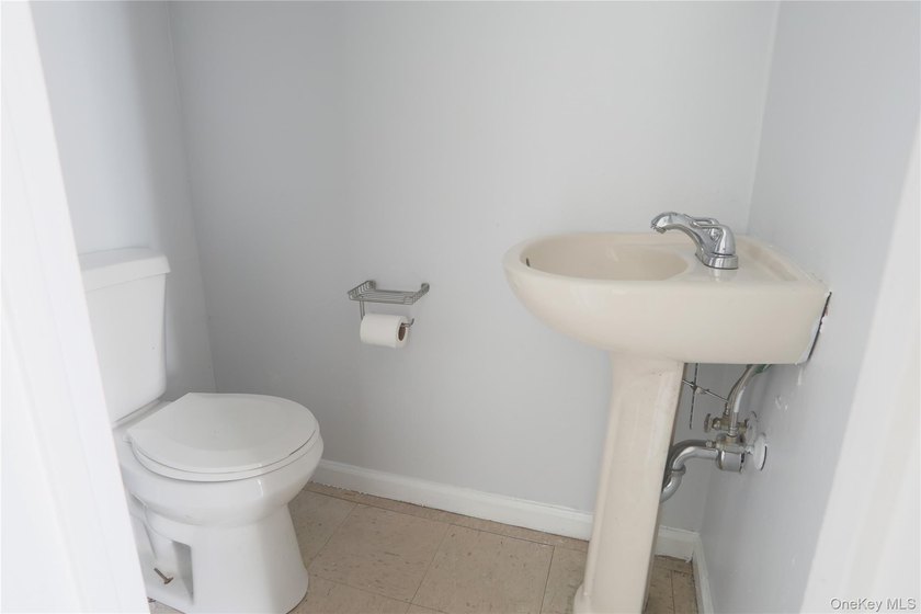2 Bedroom, 1 1/2 Baths,,,, Attached Pud. (Looks Like a Condo - photo 10
