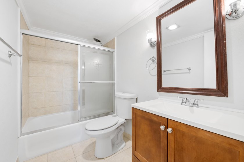 Welcome to this beautifully maintained 2-bedroom, 2-bath condo - photo 14