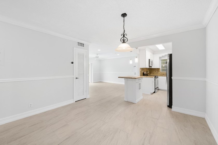 Welcome to this beautifully maintained 2-bedroom, 2-bath condo - photo 21