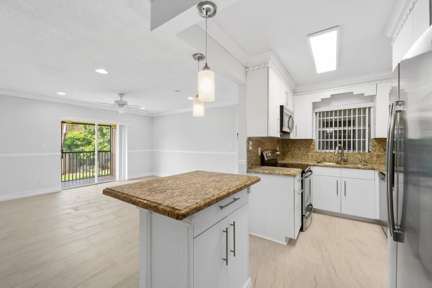 Welcome to this beautifully maintained 2-bedroom, 2-bath condo - photo 23