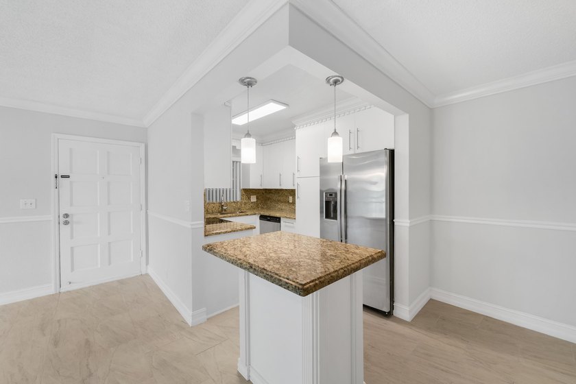 Welcome to this beautifully maintained 2-bedroom, 2-bath condo - photo 27