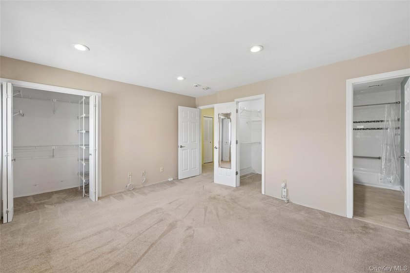 SPACIOUS UPPER UNIT 1100 SQ FT. NEW WINDOWS, UPGRADED INTERIOR - photo 28
