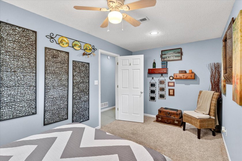 Not many properties can offer a 3 bed/2 bath home, 2 guest - photo 29