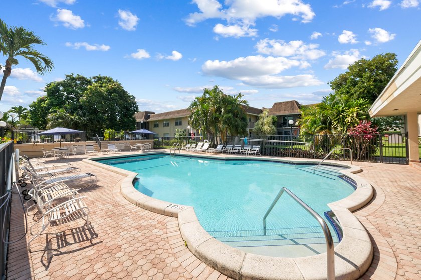 Welcome to this beautifully maintained 2-bedroom, 2-bath condo - photo 31