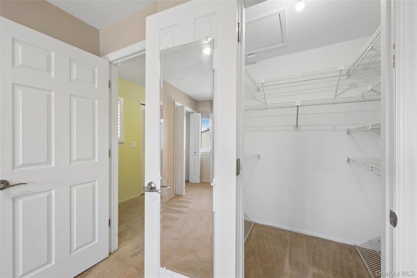 SPACIOUS UPPER UNIT 1100 SQ FT. NEW WINDOWS, UPGRADED INTERIOR - photo 34