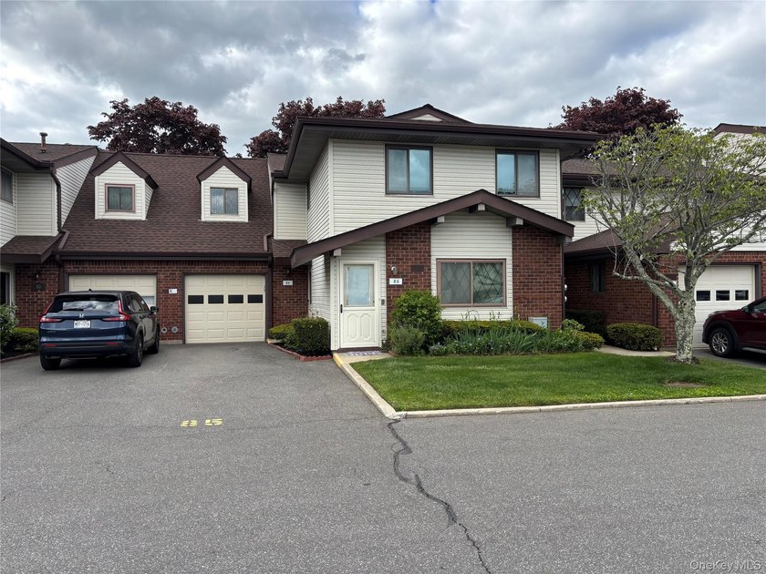 SPACIOUS UPPER UNIT 1100 SQ FT. NEW WINDOWS, UPGRADED INTERIOR - photo 38