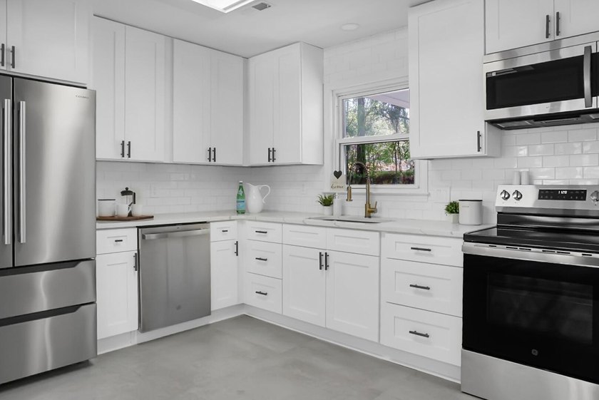 Welcome to 7618 Vanderbrook Place in North Charleston, a - photo 6