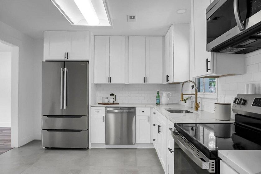 Welcome to 7618 Vanderbrook Place in North Charleston, a - photo 7