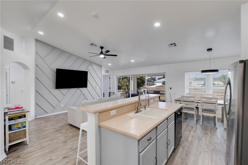 Beautifully updated 3-bedroom plus den, 2-bath home in SW Cape - photo 3