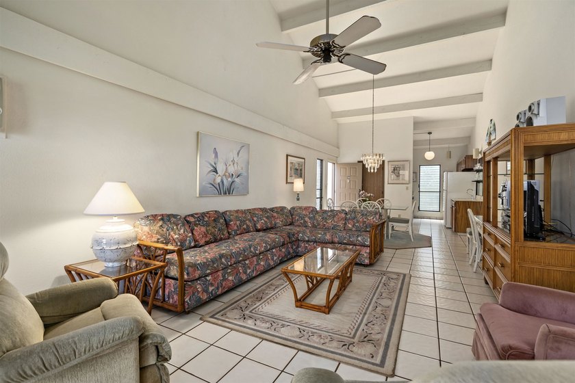 Well kept and nicely appointed vacation rental located near the - photo 6