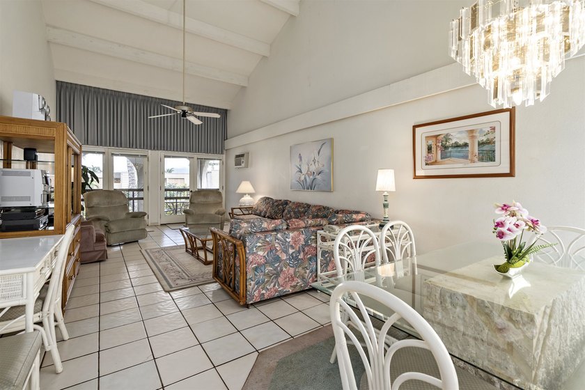 Well kept and nicely appointed vacation rental located near the - photo 9