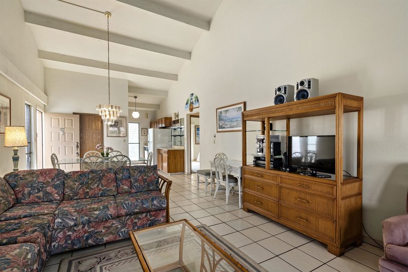 Well kept and nicely appointed vacation rental located near the - photo 10