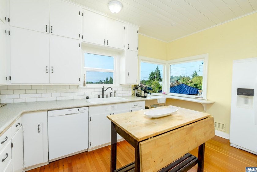 A true timeless 1937 classic craftsman with sweeping - photo 21