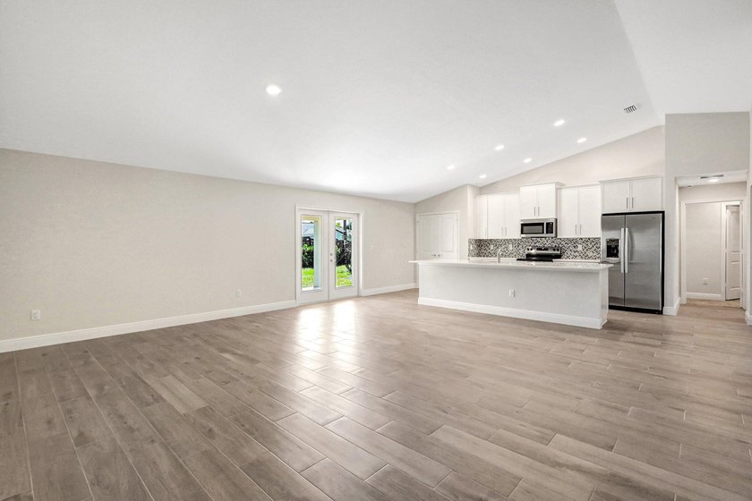 THE AMAZING IBIS MODEL. BUILT BY AWARD WINNING SYNERGY HOMES - photo 4