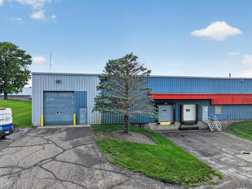 Property has been a Office supply business and warehouse - photo 5