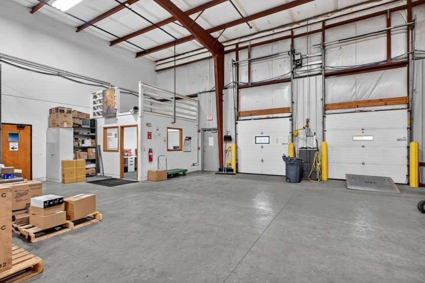 Property has been a Office supply business and warehouse - photo 6