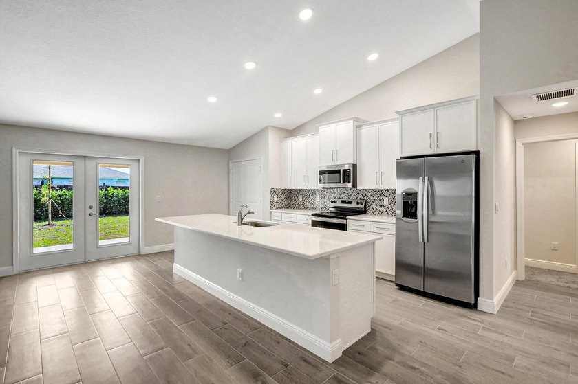 THE AMAZING IBIS MODEL. BUILT BY AWARD WINNING SYNERGY HOMES - photo 8