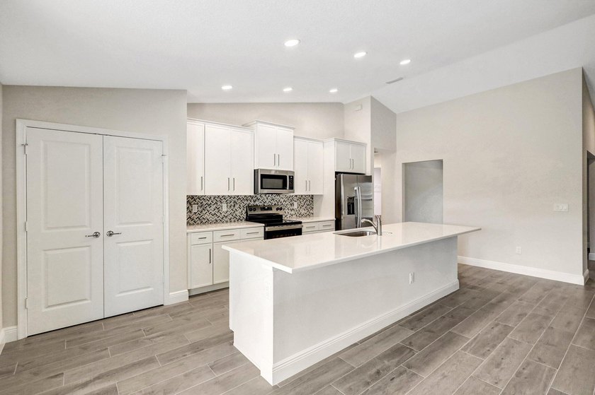 THE AMAZING IBIS MODEL. BUILT BY AWARD WINNING SYNERGY HOMES - photo 9