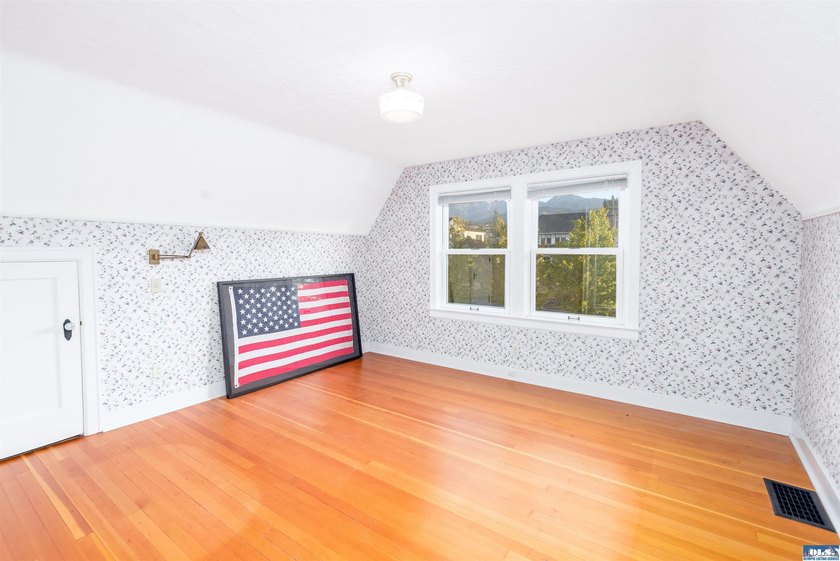 A true timeless 1937 classic craftsman with sweeping - photo 36