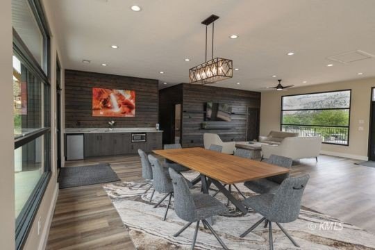Brand new modern commercial remodel. Everything is new! Massive - photo 3