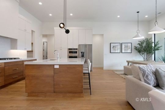 Experience luxury desert living in this beautifully appointed - photo 8