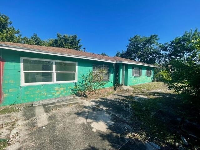 3 bedroom 2 bath CBS home with partial interior modeling - photo 2
