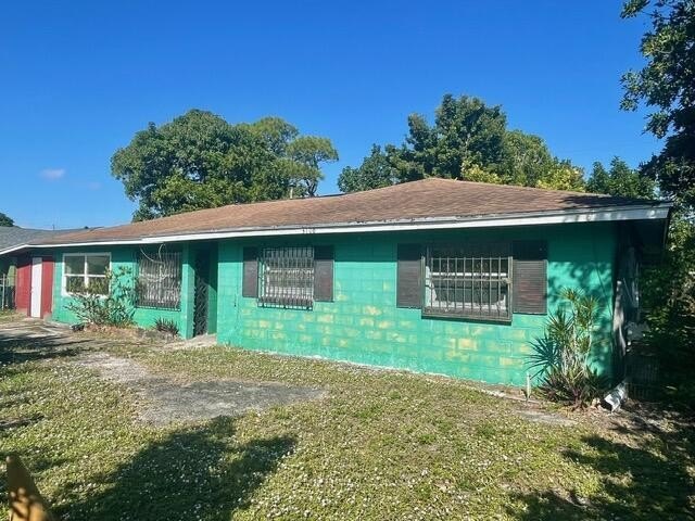 3 bedroom 2 bath CBS home with partial interior modeling - photo 5