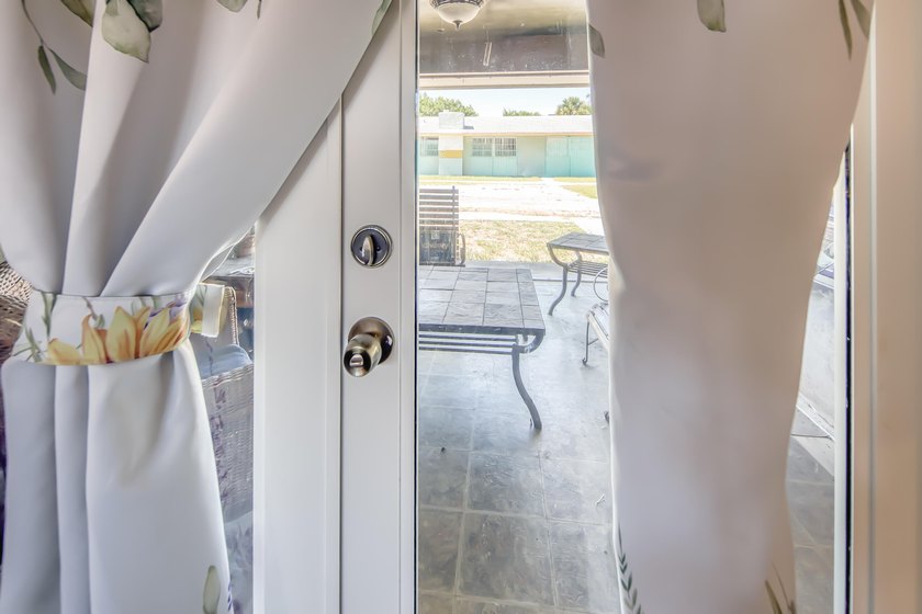 Gigantic dream home! East side of Federal, walk to intracoastal - photo 8