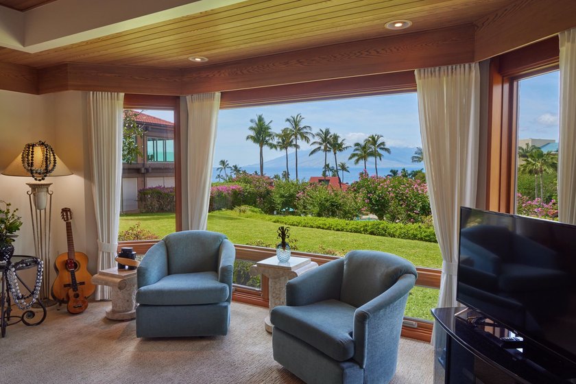 Wailea Point 2101 is a rare, single-level residence featuring 2 - photo 4