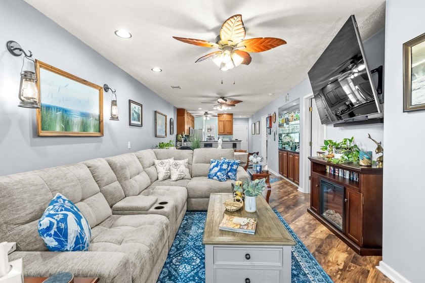 BACK ON THE MARKET at no fault of the sellers! Welcome to this - photo 5
