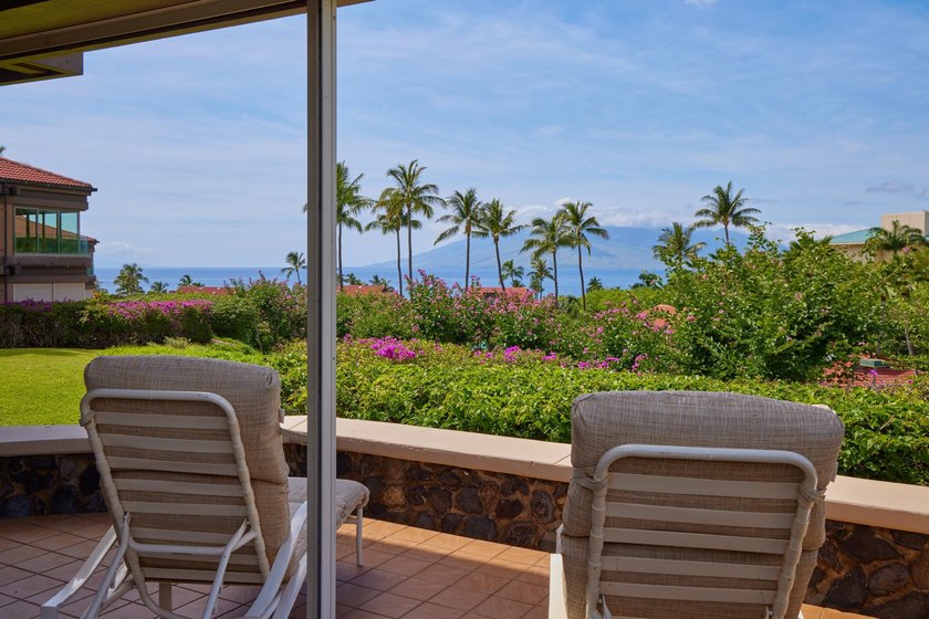 Wailea Point 2101 is a rare, single-level residence featuring 2 - photo 5
