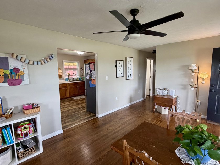 Priced to sell &amp; Seller offering 5K towards closing cost!!! - photo 11